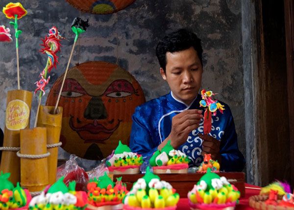 幼い頃から伝統工芸に親しんできた職人、ダン・ヴァン・ハウ氏 ⓒ Vietnam Net 幼い頃から伝統工芸に親しんできた職人、ダン・ヴァン・ハウ氏 ⓒ Vietnam Net